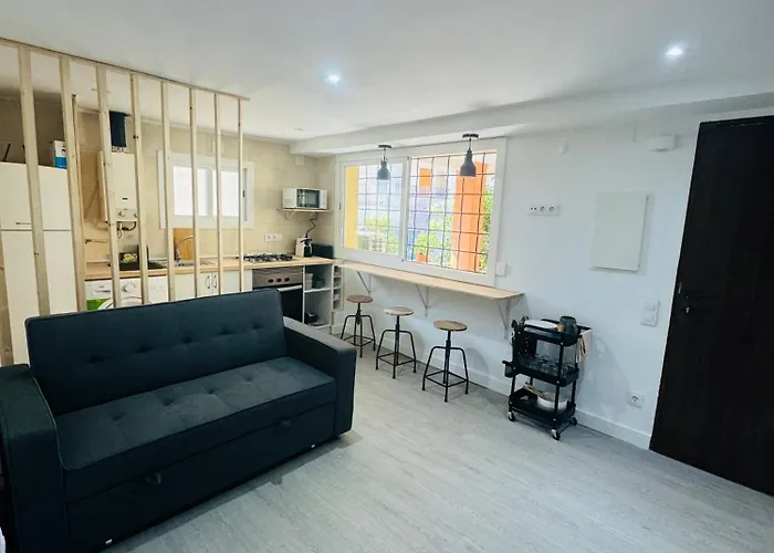 Piso Con Jardin, De Playa Fenals Апартаменти