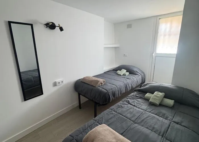 Piso Con Jardín, De Playa Fenals Apartamento