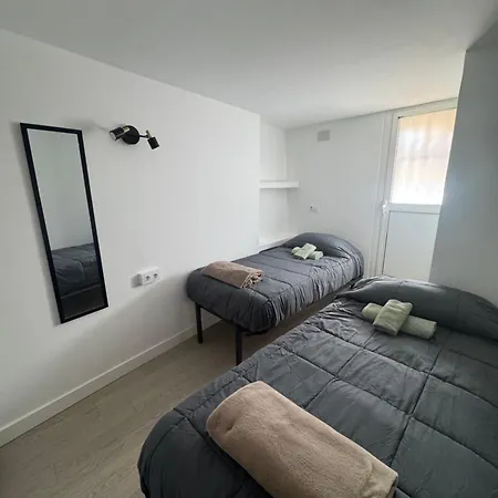 Piso Con Jardin, De Playa Fenals Daire